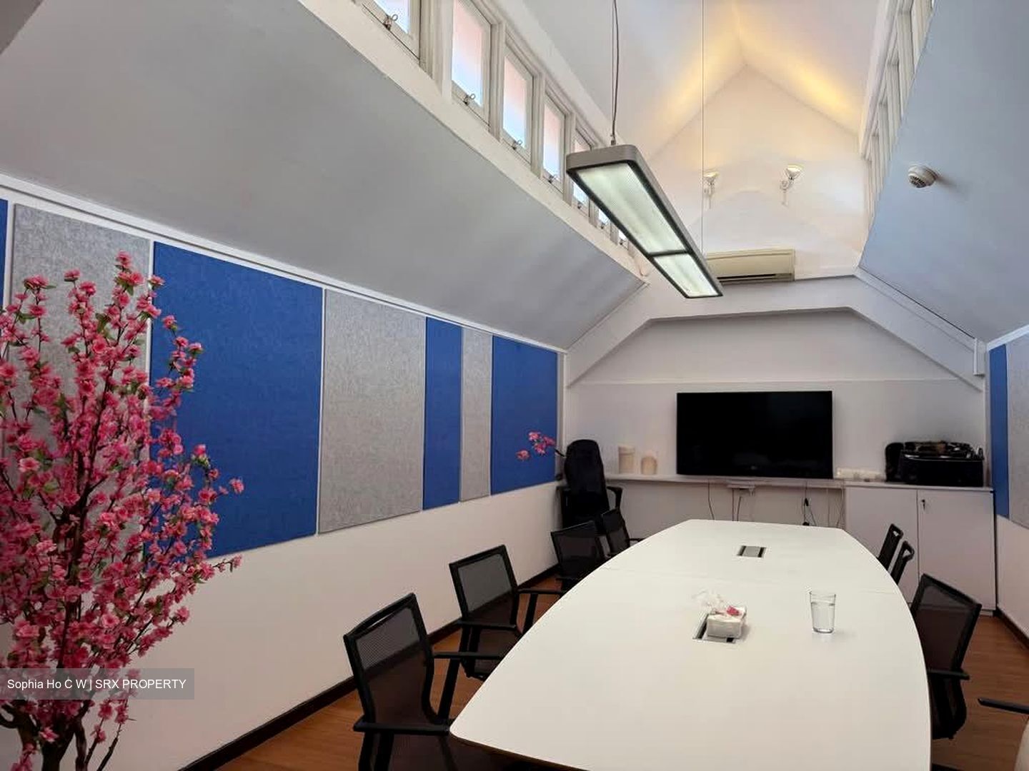 Club Street (D1), Office #563159441